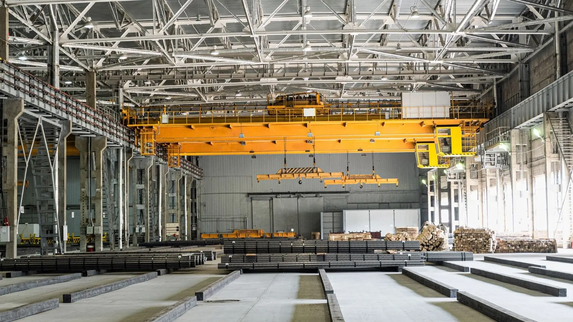 Portalkran in einer Halle