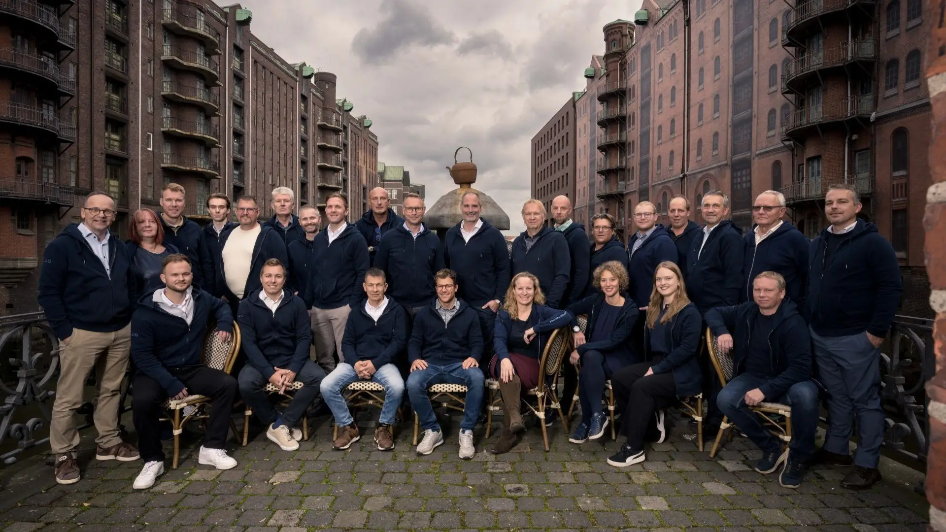 Gruppenfoto der Geschäftsführungen der Gesellschaften und der Holding HPS